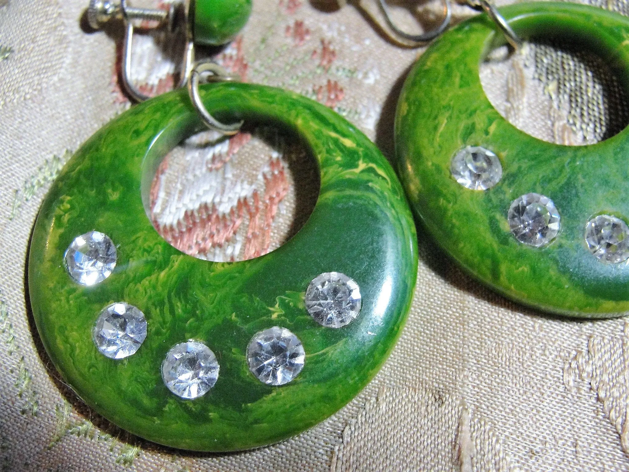 FANTASTIC Vintage 1940s BAKELITE Earrings,Green Marbled Bakelite Hoop and Paste Stones Earrings,Screw Backs Screwback, Art Deco Collectible