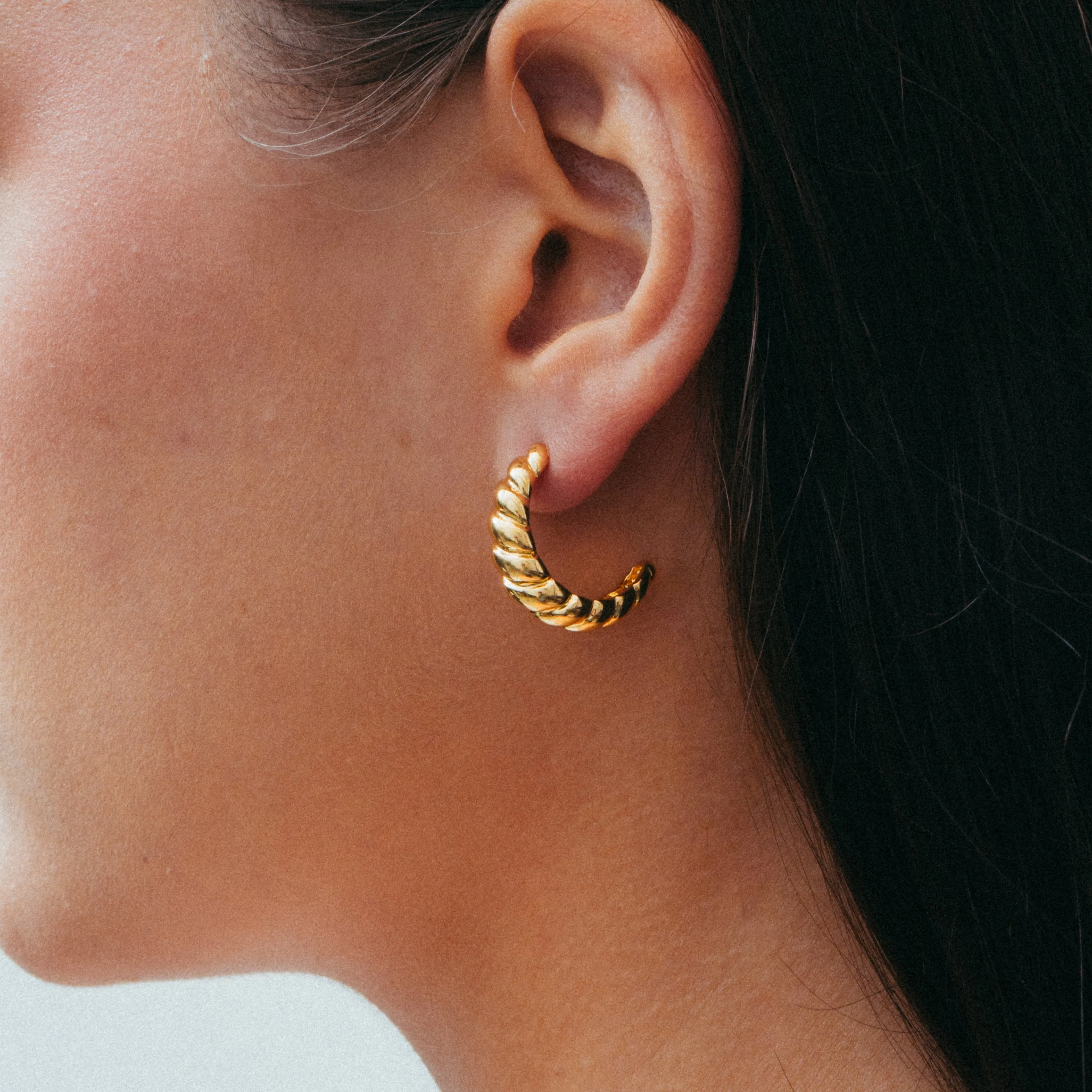 THE DESY HOOP EARRINGS