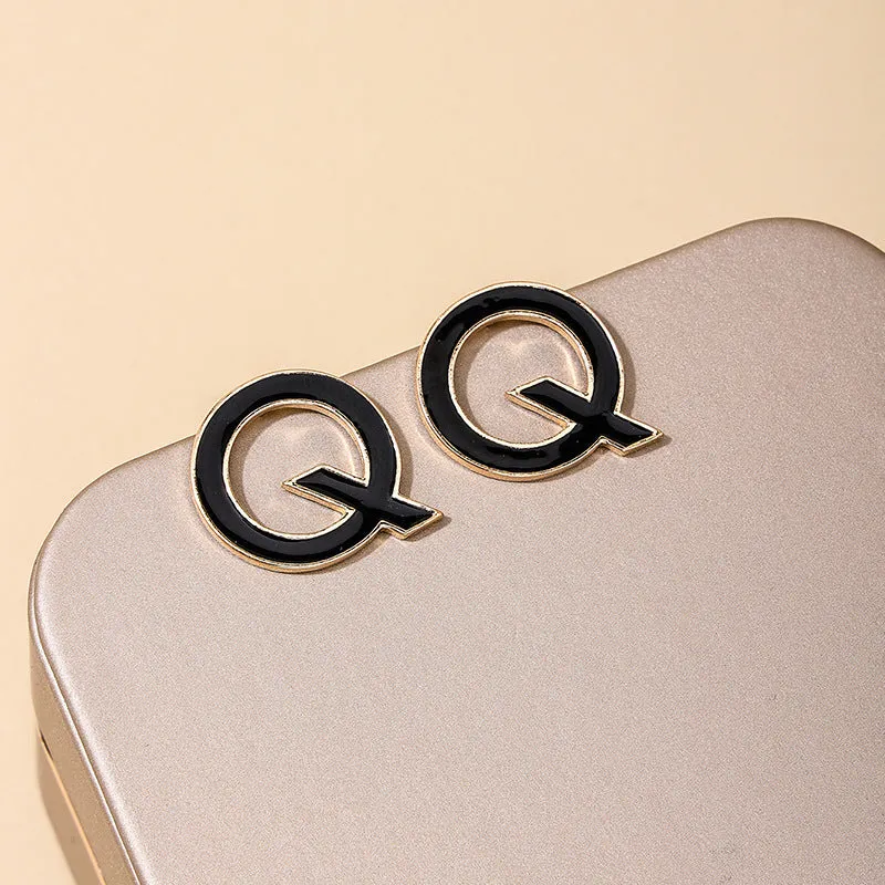 Versatile Minimalist Metal Earrings - Vienna Verve Collection